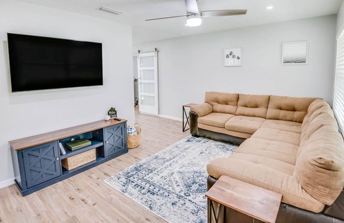 Cypress Gardens Casa | Modern Vacation Home near Legoland