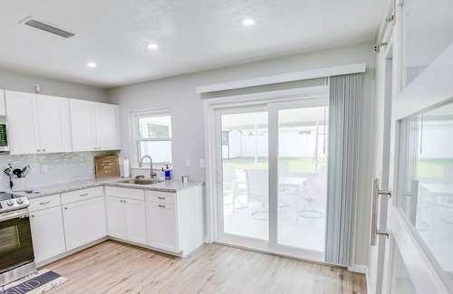 Cypress Gardens Casa | Modern Vacation Home near Legoland