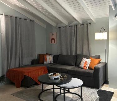 Falmouth Casa | Modern vacation home near beach