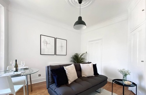 Forest Hill Apartamento | Lujoso-Apartamento-Baño Privado-Vista al bosque-Second Floor