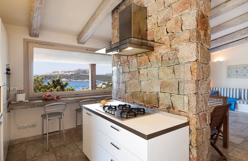 Santa Reparata Villa | Villa moderna "I Graniti" cerca de la playa con vistas al mar, patio, aire acondicionado y Wi-Fi