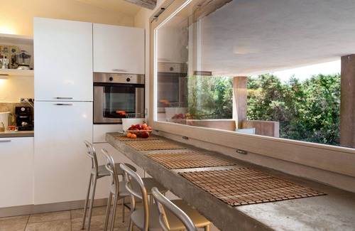 Santa Reparata Villa | Villa moderna "I Graniti" cerca de la playa con vistas al mar, patio, aire acondicionado y Wi-Fi