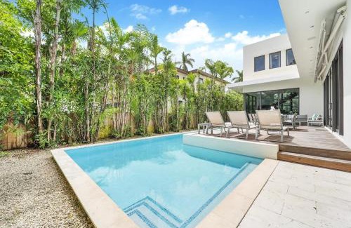 North Bay Village Villa | Modern Villa heated Pool gated Island