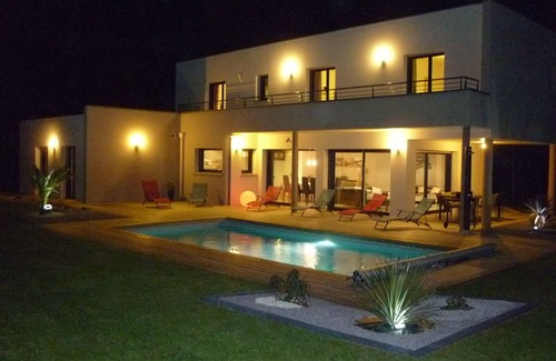 Sables-d'Or-les-Pins Casa | Villa moderna en Les Sables d'Or con piscina climatizada