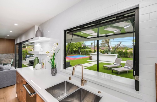 Woodland Hills Villa | MODERN VILLA POOL BASKETBALL COURT