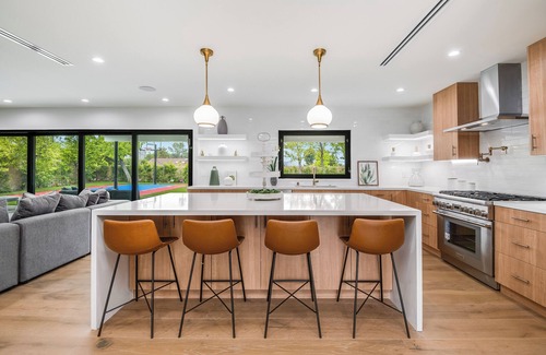 Woodland Hills Villa | MODERN VILLA POOL BASKETBALL COURT