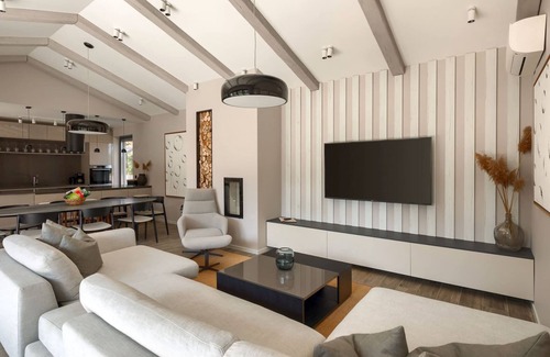 Kadumi Villa | Villa Ursaria by Villas Guide