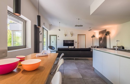 Noiseux Casa | Moderna Casa de vacaciones en Somme-Leuze con piscina al interior