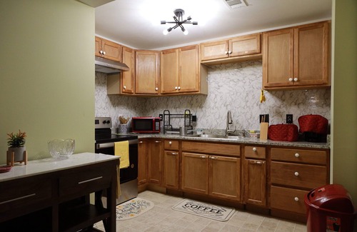 Covington Casa | Modern w/firepit, super close to great hiking trails and a beautiful lake .