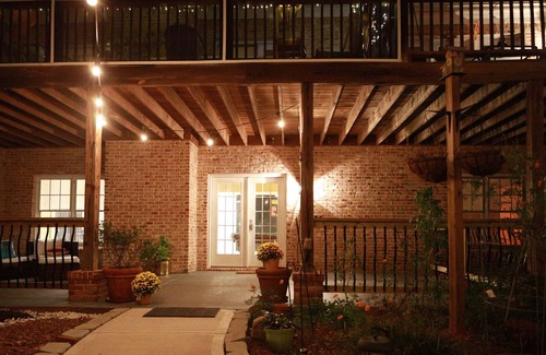 Covington Casa | Modern w/firepit, super close to great hiking trails and a beautiful lake .