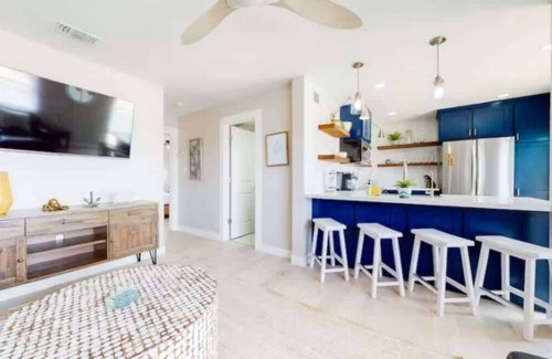 Port Isabel Apartamento | Modern Waterfront Escape with a Deck & BBQ Grill
