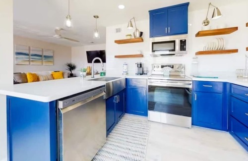 Port Isabel Apartamento | Modern Waterfront Escape with a Deck & BBQ Grill