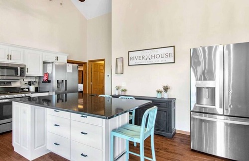 Necedah Casa | Modern Waterfront Getaway on the Wisconsin River – Between Castle Rock & Lake Petenwell