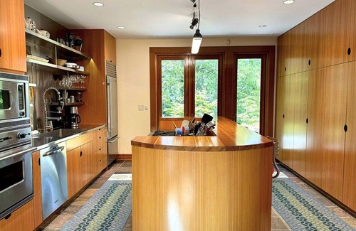 Falmouth Casa | Cygnus House - Modern Waterfront Home & Exclusive Quissett Beach