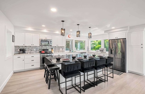 Wellfleet Casa | Modern Wellfleet Retreat 2 mi to Beach!