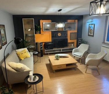 Jagodina Apartamento | Moderna kuca u centru- dve spavaće sobe, parking u okviru dvorista