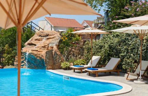 Donja Lastva Apartamento | Moderna Luxury Apartments with HEATED pool