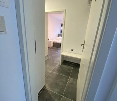 Merzig Apartamento | Moderne 2 Zimmer Wohnung Küche und Bad im Zentrum