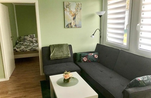 Gotz Apartamento | Moderne Ferienwohnungen mit Terrasse, Pool, Wallbox & Spielplatz in den Götzer Bergen - ideal für Ihren Berlin-Besuch und auch für Gruppen bis zu 40 Personen geeignet