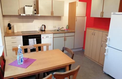 Zirndorf Apartamento | Moderne ganze Ferienwohnung 1km zum FunPark und nur 15 Minuten nach Nürnberg