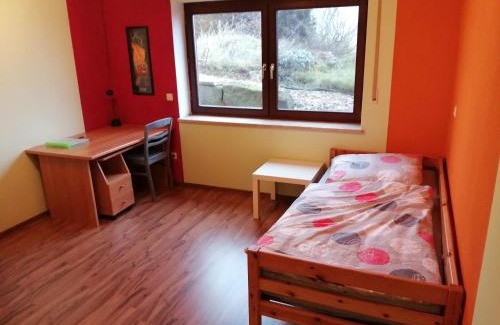 Zirndorf Apartamento | Moderne ganze Ferienwohnung 1km zum FunPark und nur 15 Minuten nach Nürnberg