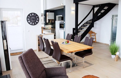 Trent Casa | Modernes Ferienhaus mit Kamin, Garten und Eigener Sauna - Ferienhaus Meerfreude