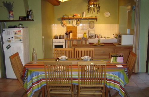 Lussan Casa | Casa totalmente reformada, muy tranquila, gran jardín familiar.