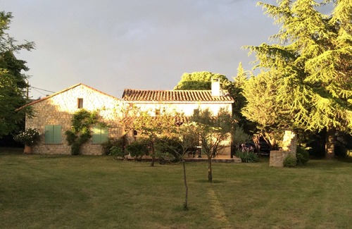 Lussan Casa | Casa totalmente reformada, muy tranquila, gran jardín familiar.