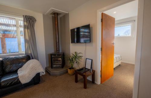 Twizel Casa | Modernised Mackenzie with central location.