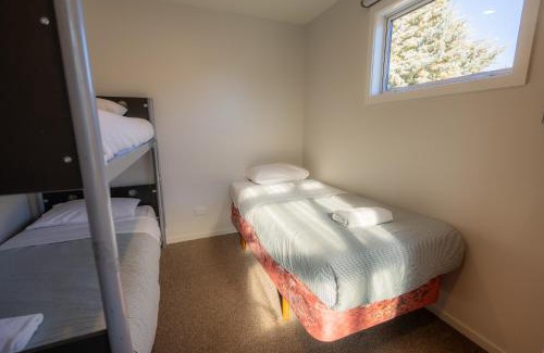 Twizel Casa | Modernised Mackenzie with central location.