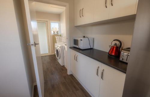 Twizel Casa | Modernised Mackenzie with central location.