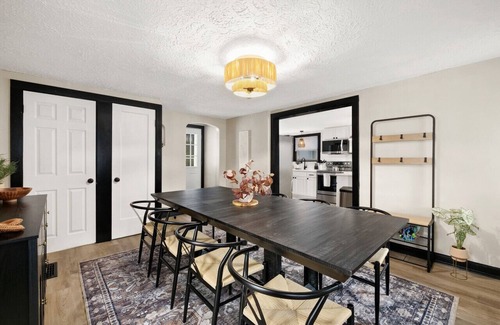 Medina Apartamento | Modernized Historical Home in Downtown Medina w/Hot Tub