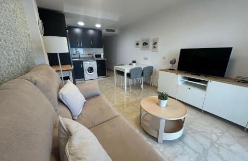 Caleta de Velez Apartamento | Moderno Apartamento en primera linea de playa con terraza y vistas al mar- Caleta del Puerto
