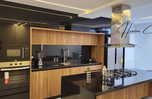 El Vecino Apartamento | Moderno,lujoso con hermosa vista 360° de Cuenca equipado con cama de masajes