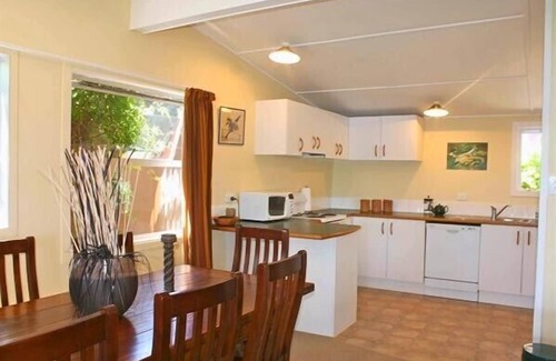 Wharewaka Cabaña | Moeroa - Wharewaka Holiday Home