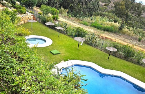 Puerto de la Duquesa Apartamento | "Mohnblume" Stilvoll vollausgestattete Wohlfühlwohnung 300 m zum Naturstrand