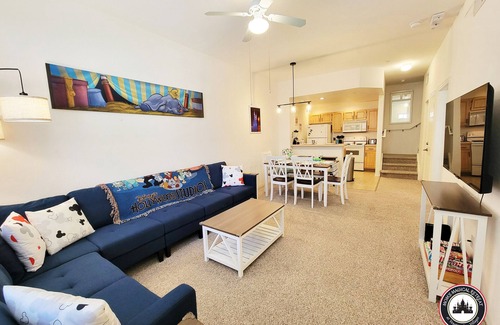Venetian Bay Villages Apartamento | Mom's Magical Retreat "Close to the Magic, but away from the mayhem!"