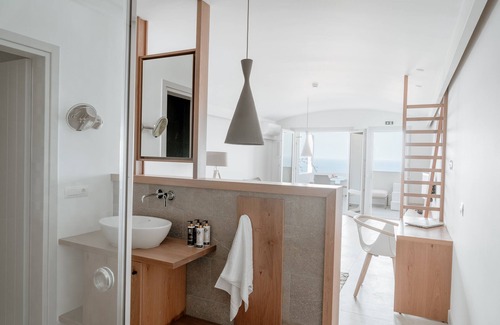 Kamari Hotel | Mon Signor