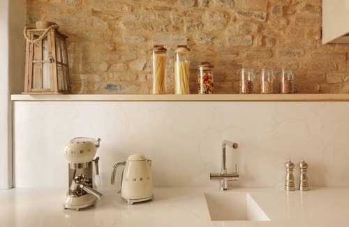 Monforte d'Alba Cama Y Desayuno | MON Suite