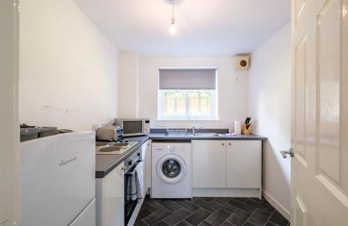 Coatbridge Apartamento | Monicas Apartment Lovely ground floor 2 bedroom serviced apartment