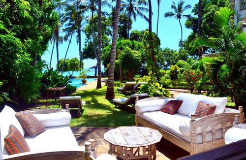Diani Beach Villa | Villa independiente con cocinero incluido, piscina compartida, hermosos jardines, en la playa