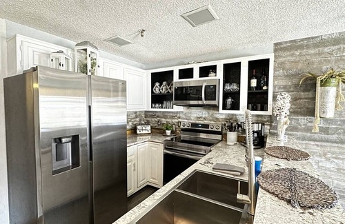 Afton Condominio | Monkey Island Bungalow ~ Pool ~ Golf~ Dogs welcome