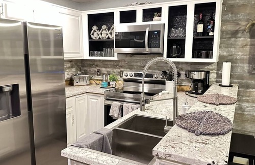 Afton Condominio | Monkey Island Bungalow ~ Pool ~ Golf~ Dogs welcome