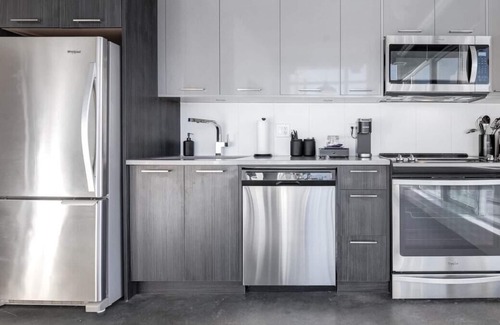 East Village Condominio | "Monochrome" 2 bed @Ink in East Village