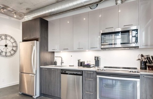 East Village Condominio | "Monochrome" 2 bed @Ink in East Village