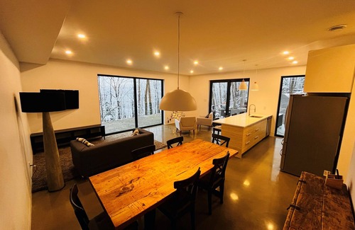 Bromont Apartamento | Mont-Aki's Loft, at the top of the Mountain!