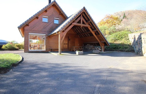 Mont-Dore Chalet De Esquí | Mont-Dore: Amplio chalet con estacionamiento y gran terreno