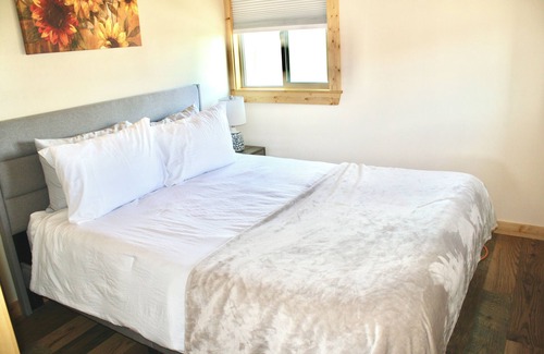 Whitehall Cabina | Montana Cabin on Alpaca Farm!