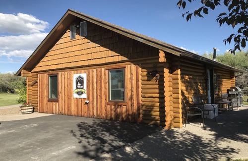 Dillon Cabina | Montana Inspired Cabin close to 4 season outdoor recreation