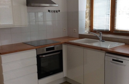 Lhospitalet Casa | MONTAT, 46 Lote, Quercy blanco. Pequeña casa con jardín.